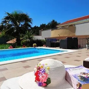 Vanilla With Heated Pool Appartement